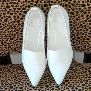 Shelly's Londo Jeune white leather loafers. Size 7